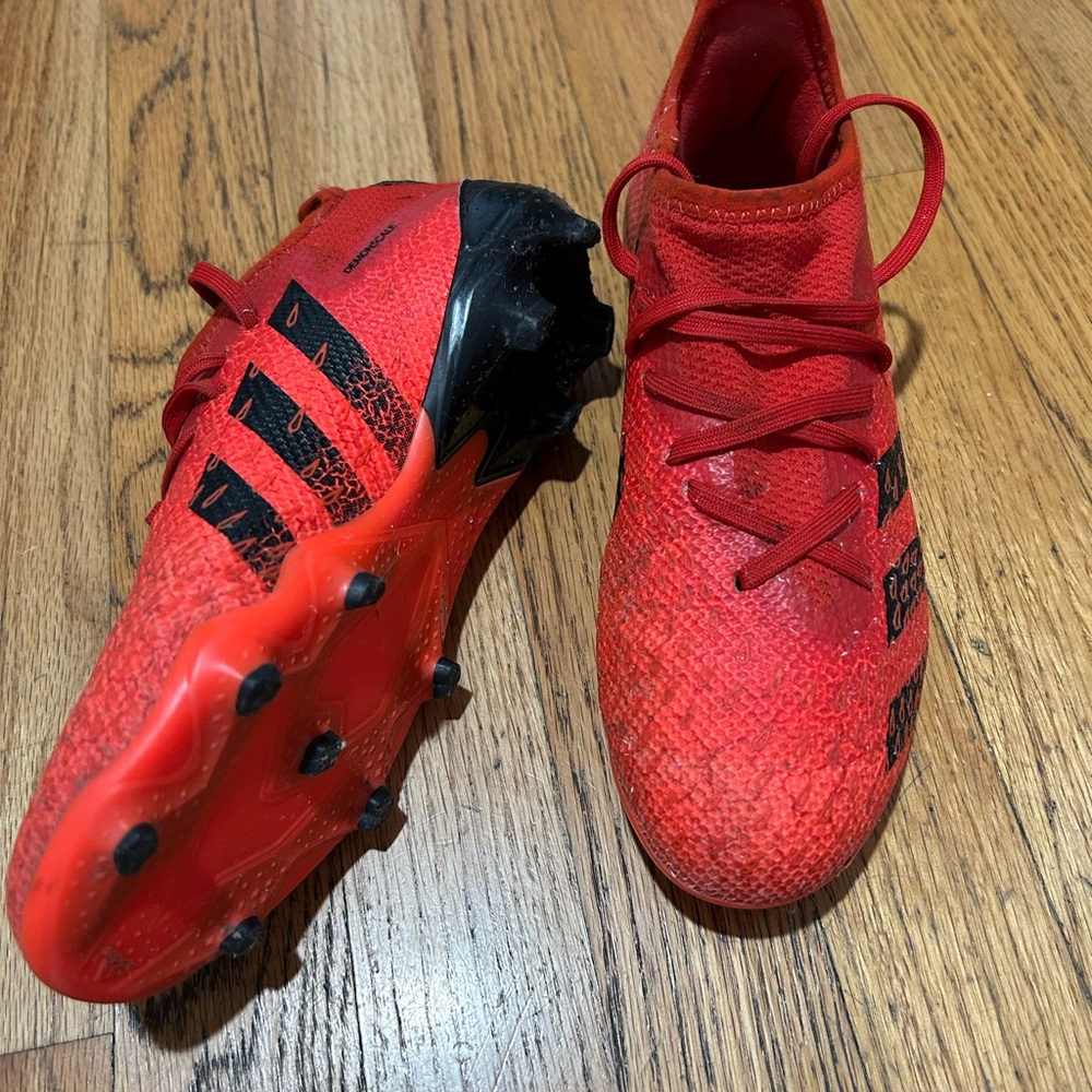 Kids soccer cleats, size US 4y - Picture 4 of 5